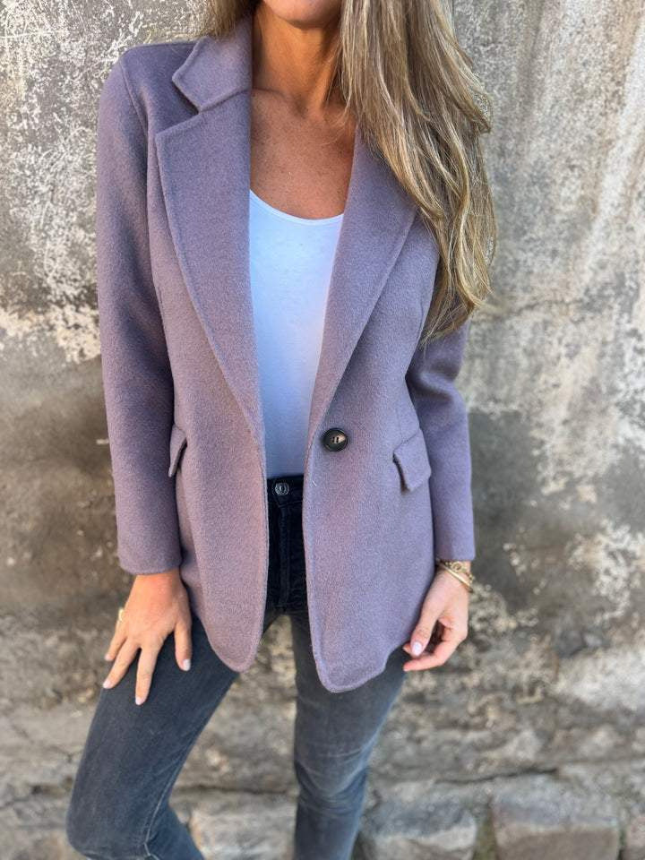 NOIRÉ – Classic Lapel Suit Jacket